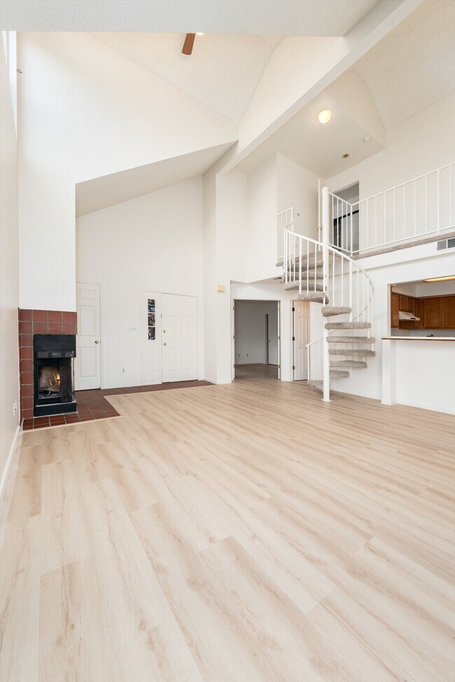 Building Photo - 6775 S Ivy St