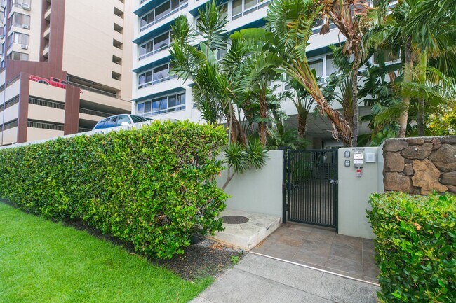 Building Photo - ? Spacious 2-Bedroom Condo at Fairway Manor – Incredible Value Near Waikiki! ?