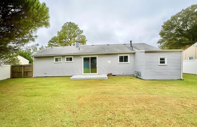 Building Photo - Charming 3 bedroom