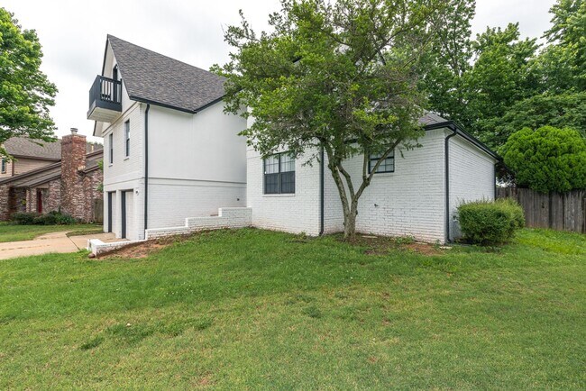 Building Photo - Newly Renovated 4 Bed / 3.5 Bath in Tulsa ...