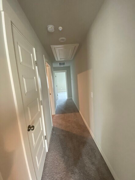 Building Photo - 3115 Lamond Dr