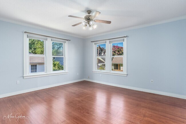 Building Photo - Beautiful 3 Bed 3 Bath