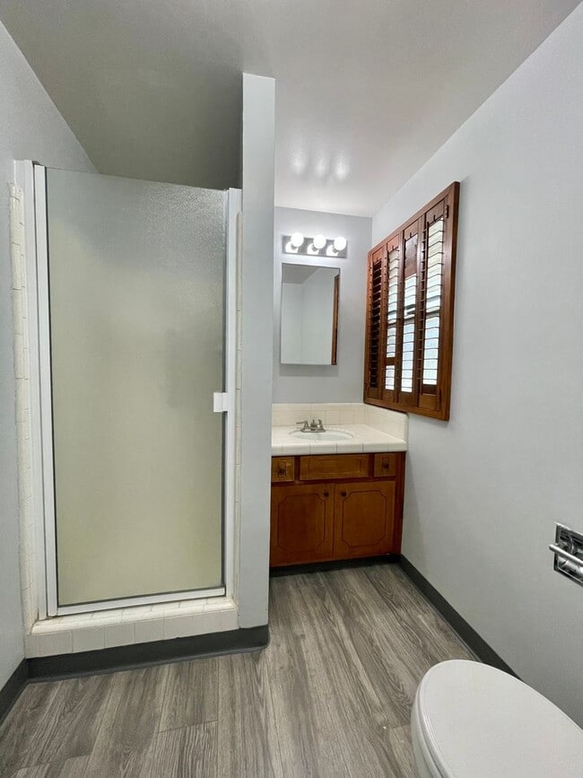 Building Photo - 4 Bedroom, 2 Bath - Santa Clara