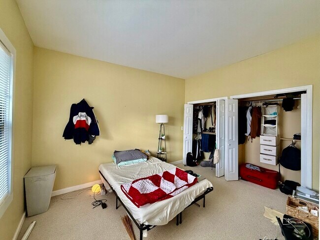 Building Photo - 21 Linden St