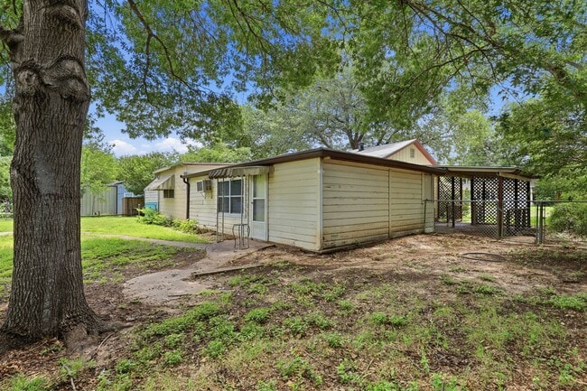 Building Photo - Great in Granbury