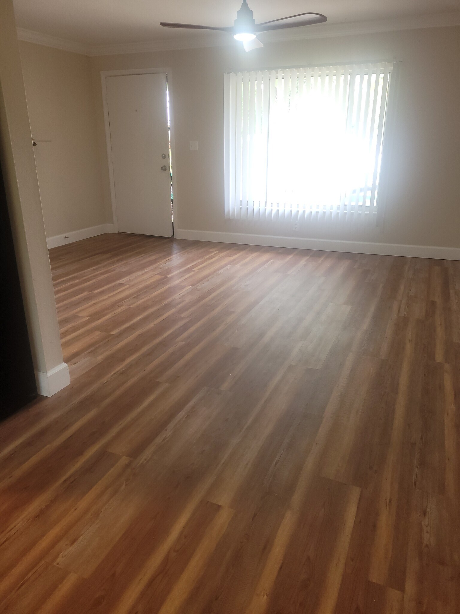 Building Photo - 21 Crescent Lake Dr