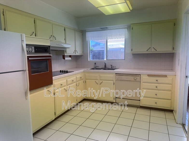 Building Photo - 28610 Pebble Beach Dr