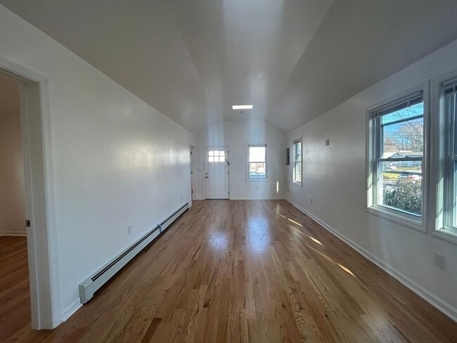 Building Photo - 1602 Heck Ave