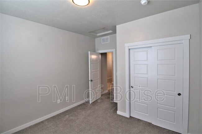 Building Photo - 3098 W Everest St