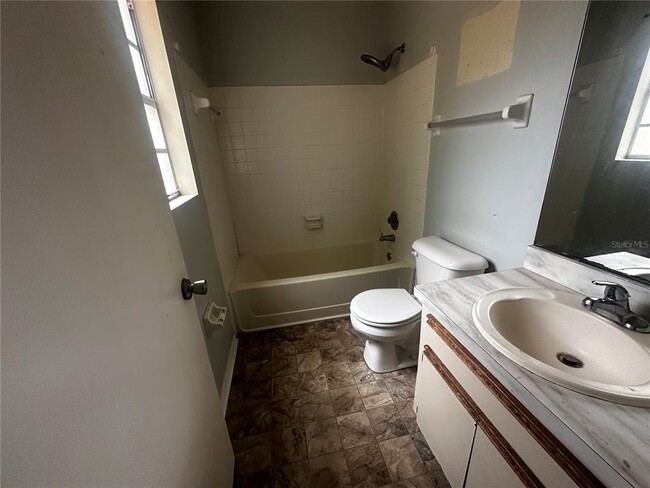 Building Photo - 417 Water Rd