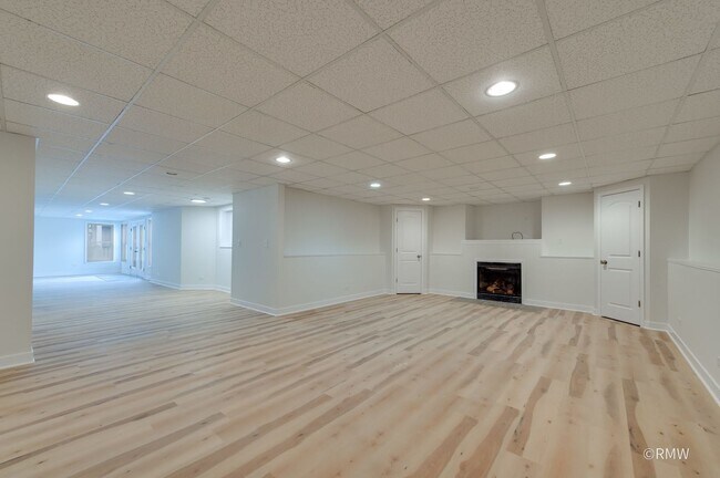 Building Photo - 770 Cole Dr