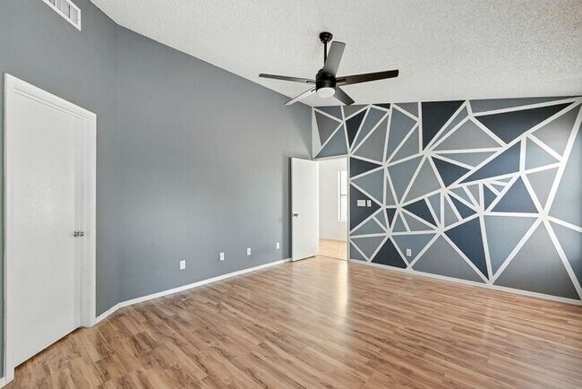 Building Photo - Great single family home!
