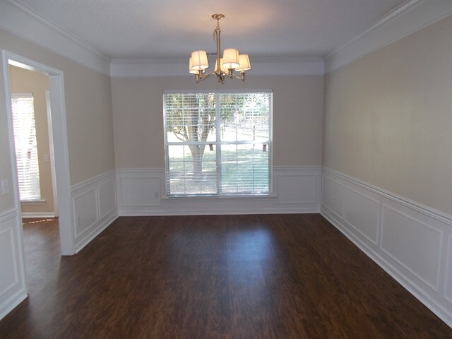 Building Photo - 221 Aylesbury Ln