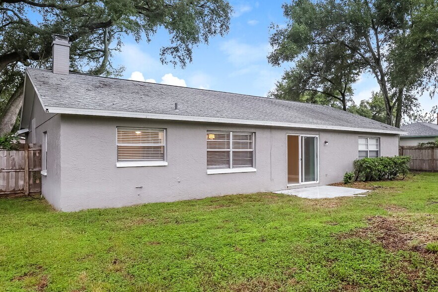 Building Photo - 3215 Las Brisas Dr