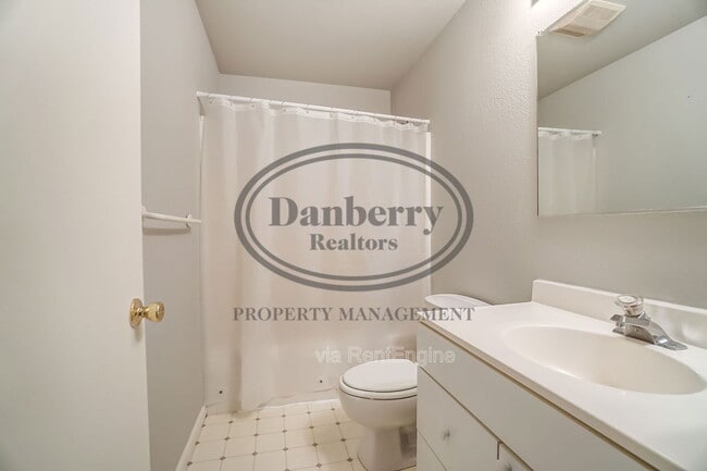 Building Photo - 3704 Willow Run Dr