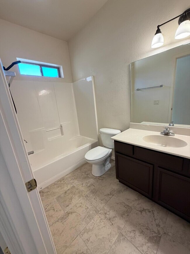 Building Photo - 4613 Bay Cir