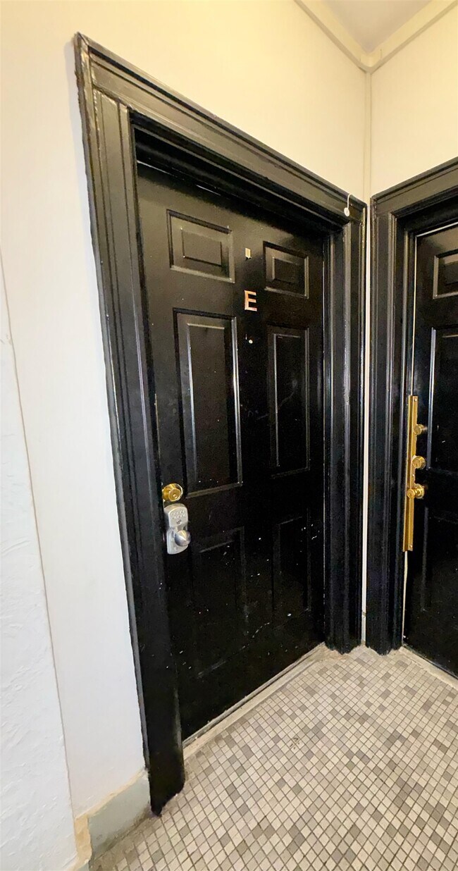 Building Photo - 36 Duncan Ave