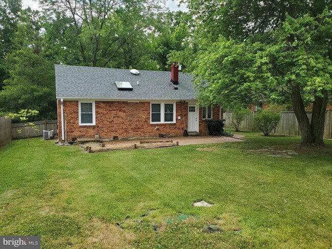 Building Photo - 1606 Lafayette Dr