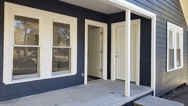 Building Photo - 502 E Abbey St