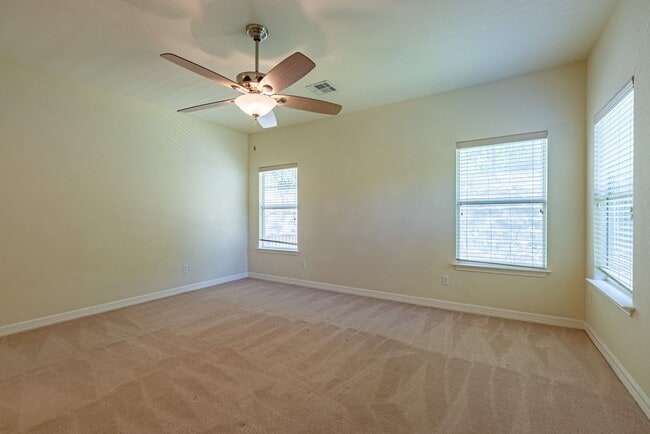 Building Photo - 1305 Delsie Dr