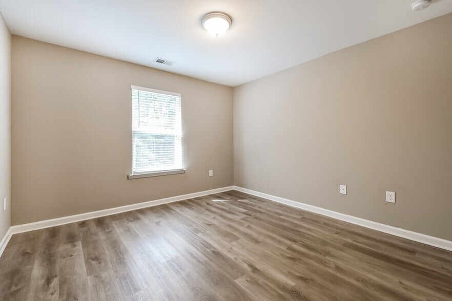 Building Photo - 93 Moss Way