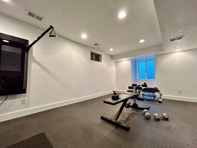 Building Photo - Spacious 4-Bedroom House Near Open Space in Heatherwood, Boulder