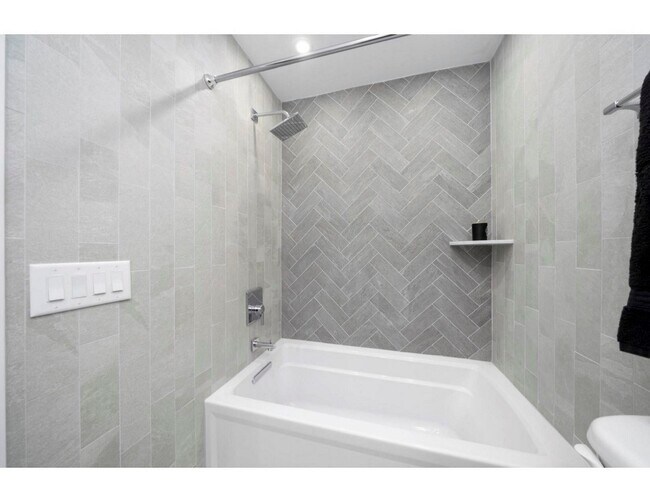 Building Photo - 195 Liberty Ave