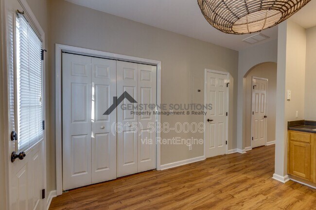 Building Photo - 605 Cashmere Dr