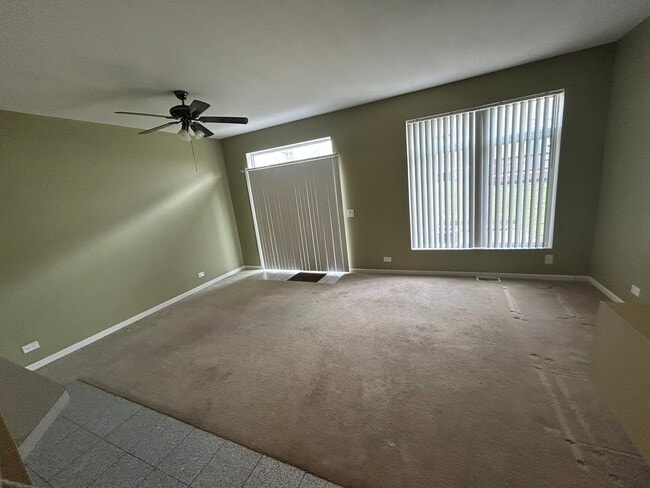 Building Photo - 935 Viewpoint Dr