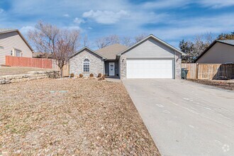 Building Photo - Fully fenced in yard