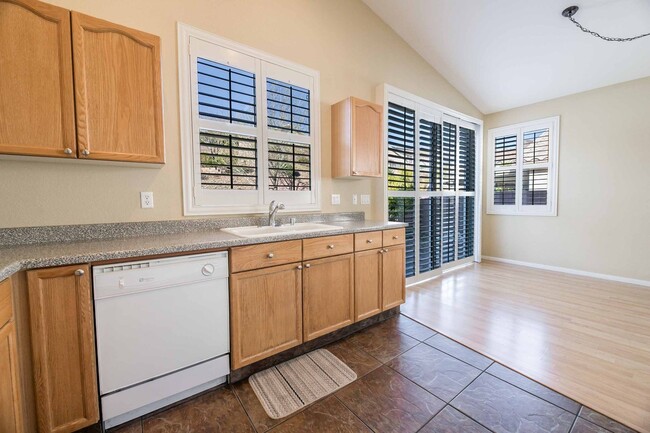 Building Photo - Stunning Single Story in Henderson