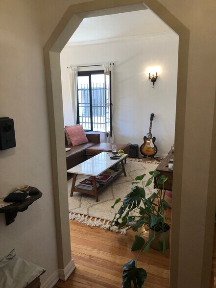 Building Photo - 655 S Dunsmuir Ave