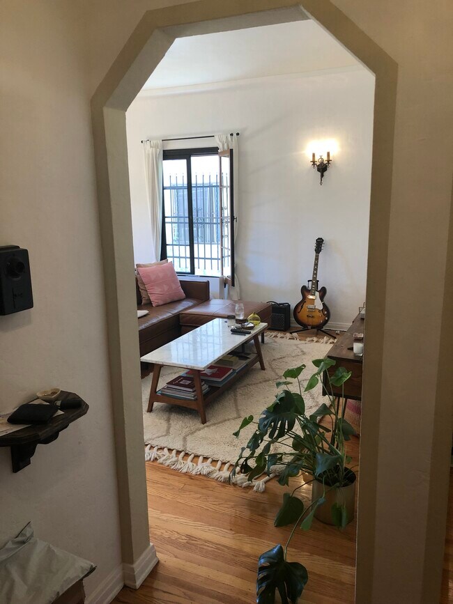 Building Photo - 655 S Dunsmuir Ave