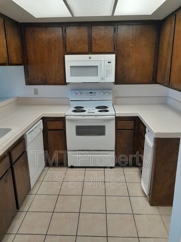 Building Photo - 413 E Rice Ranch Rd