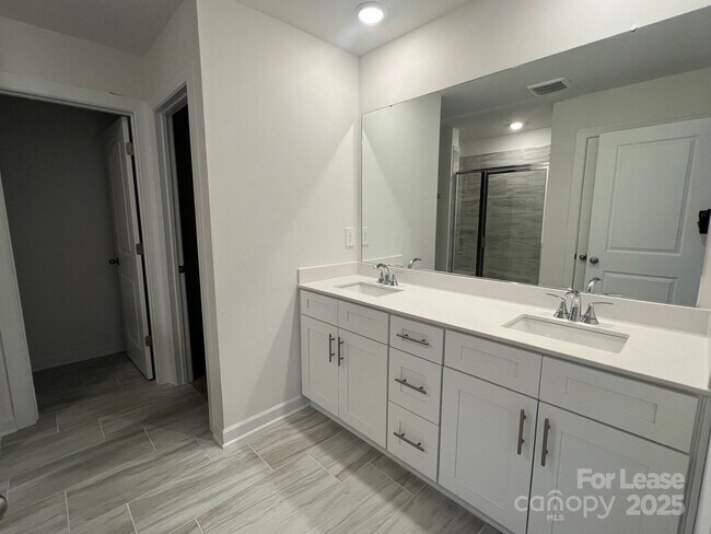 Building Photo - 1432 Wildflower St