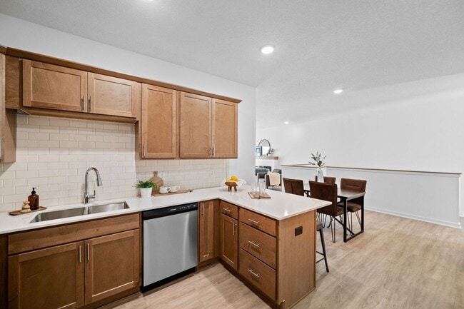 Building Photo - Townhouse for Rent