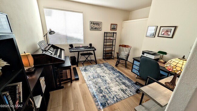 Building Photo - 38325 S Mountain Site Dr