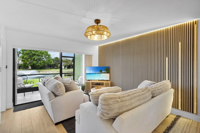 Building Photo - 12911 Briarlake Dr