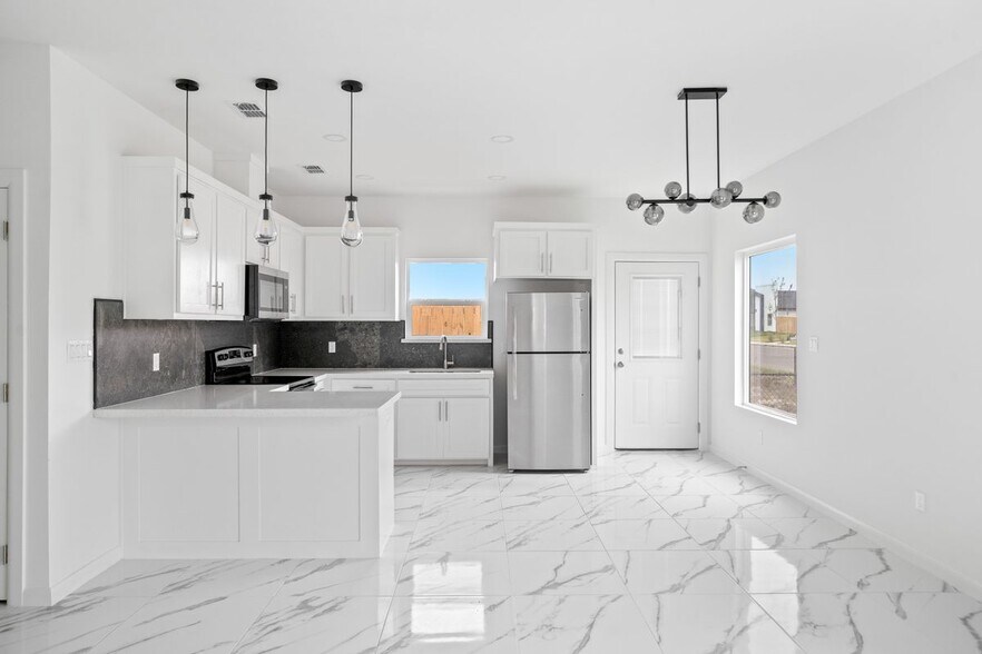 Building Photo - 11502 N 24th St