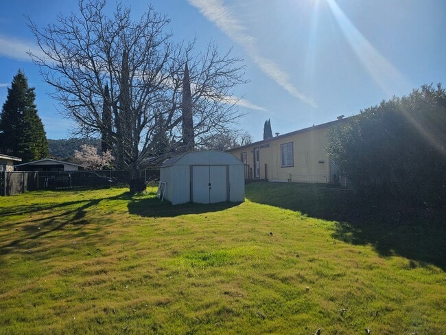 Building Photo - 13973applelane.is4lease.com