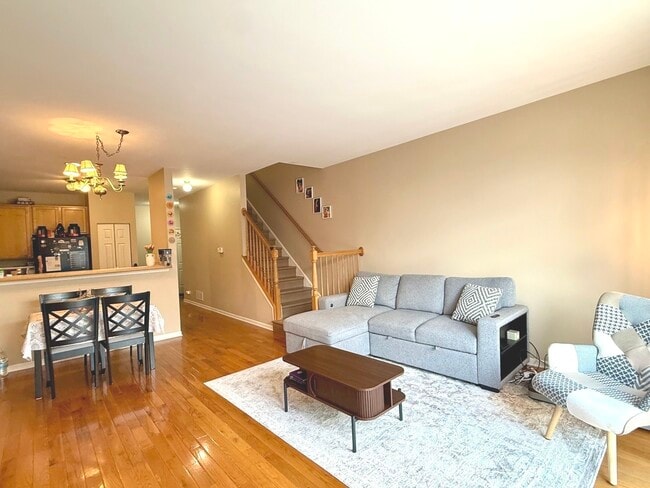 Building Photo - 2481 Oneida Ln