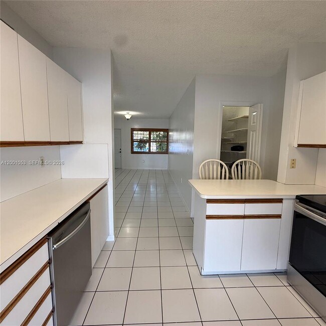 Building Photo - 6980 NW 173rd Dr