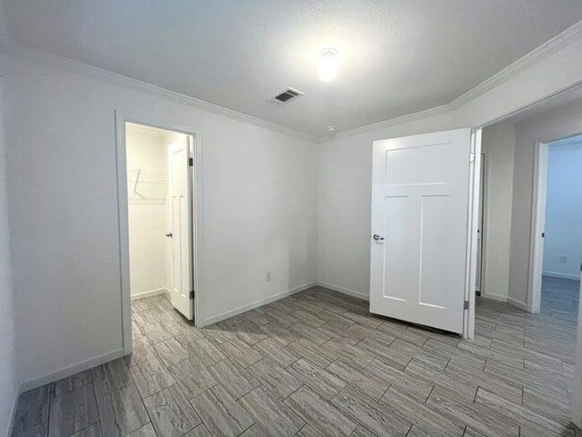 Building Photo - 402 Morristown Cay