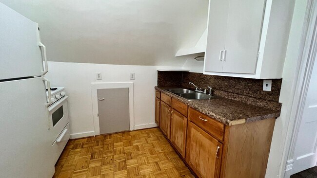 Building Photo - 306 Hollister Ave SE