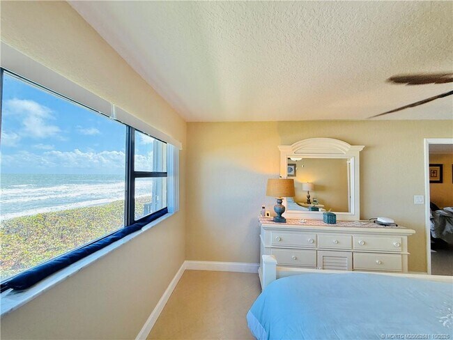 Building Photo - 7440 S Ocean Dr