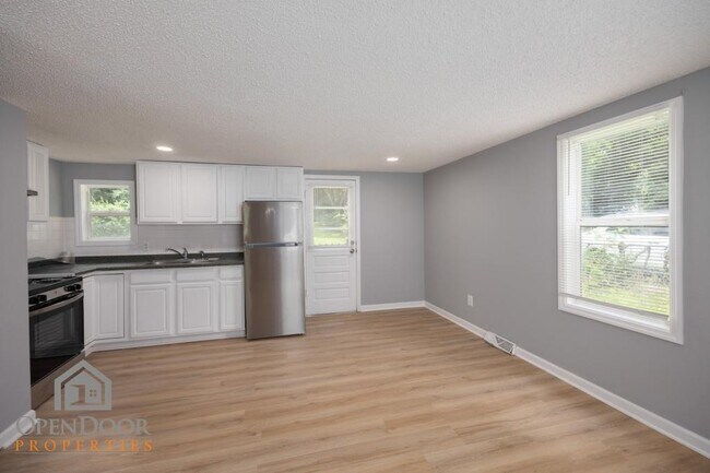 Building Photo - 530 S 71st St