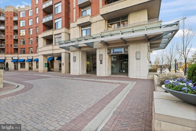 Building Photo - 3600 S Glebe Rd