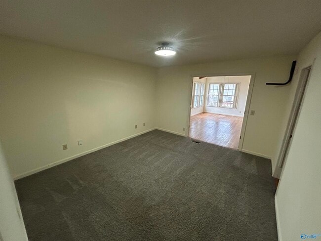 Building Photo - 137 Oakcrest Rd