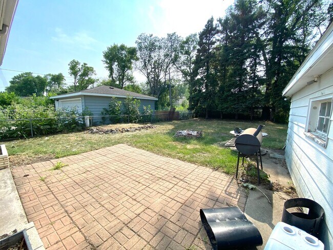 Building Photo - 5 Bedroom by NDSU!!