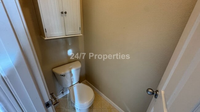 Building Photo - Inviting 3 BD I 2 BA Home - West Linn